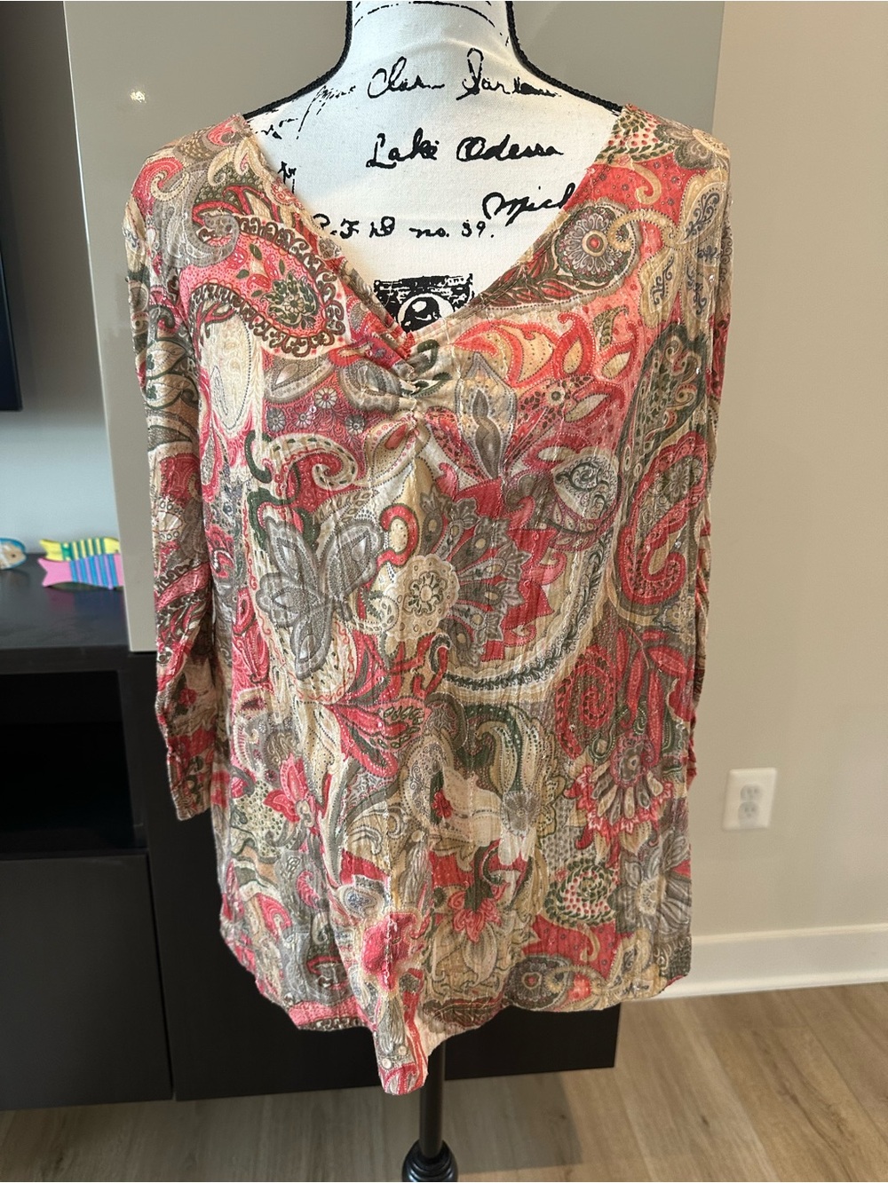Women’s Paisley V-Neck Tunic Top in Coral and Beige Fits like a 1X